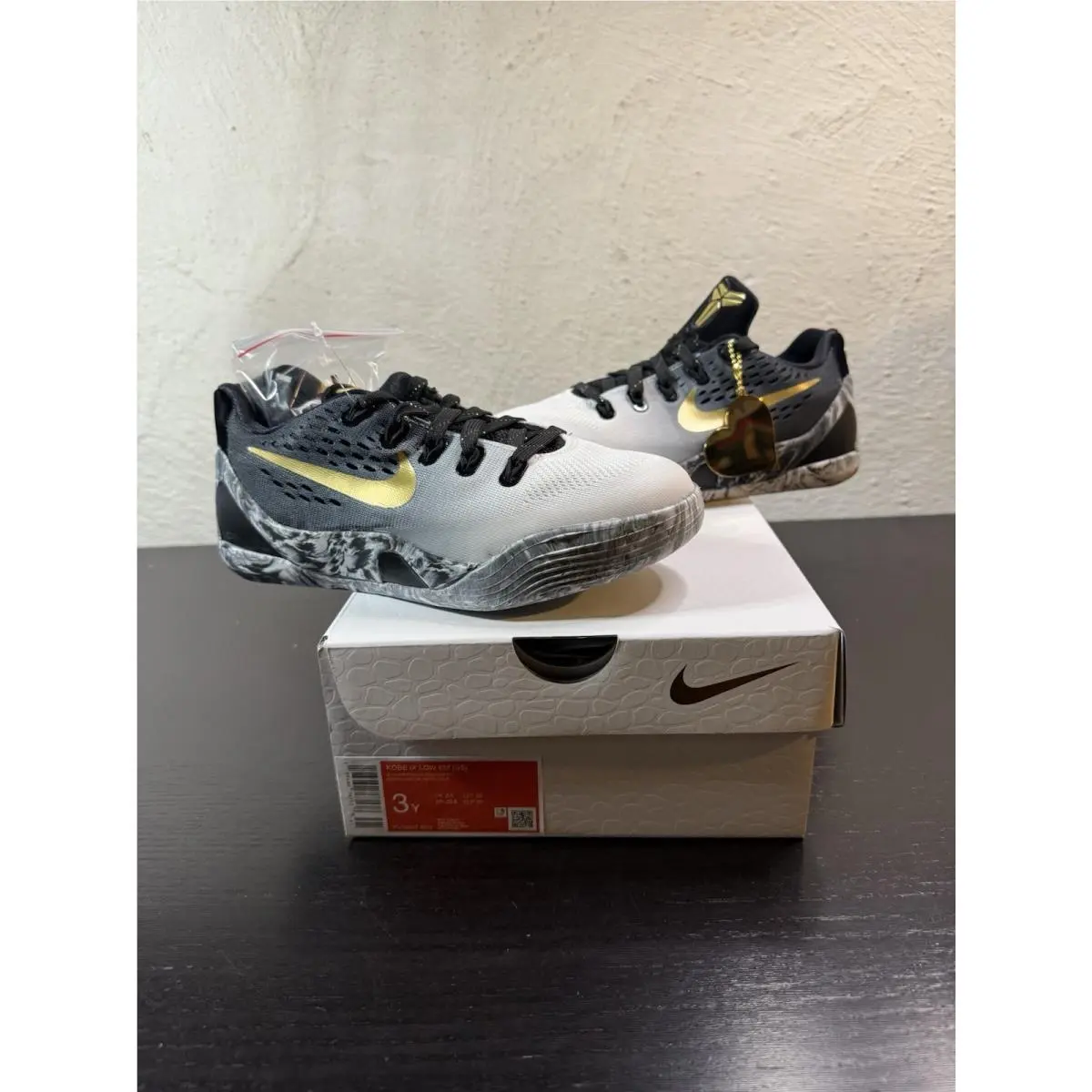 Nike Kobe 9 EM Low ‘mambacita’ GS Size 3Y FV3607-002 Black/white/metallic Gold