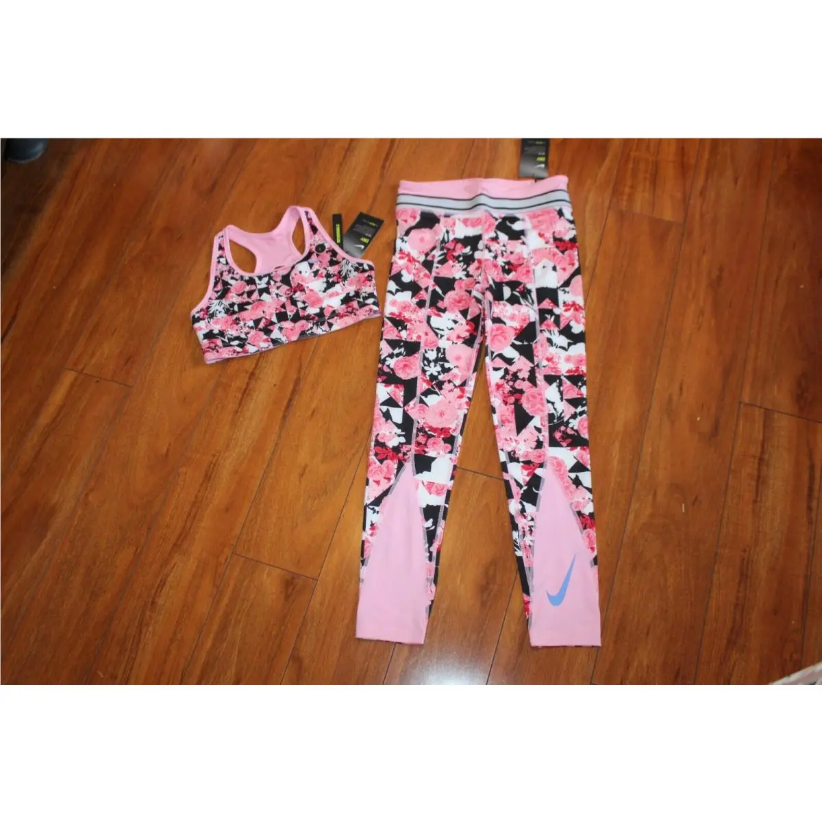 Nike clothing - PINK (UPC: 194493346469) 0