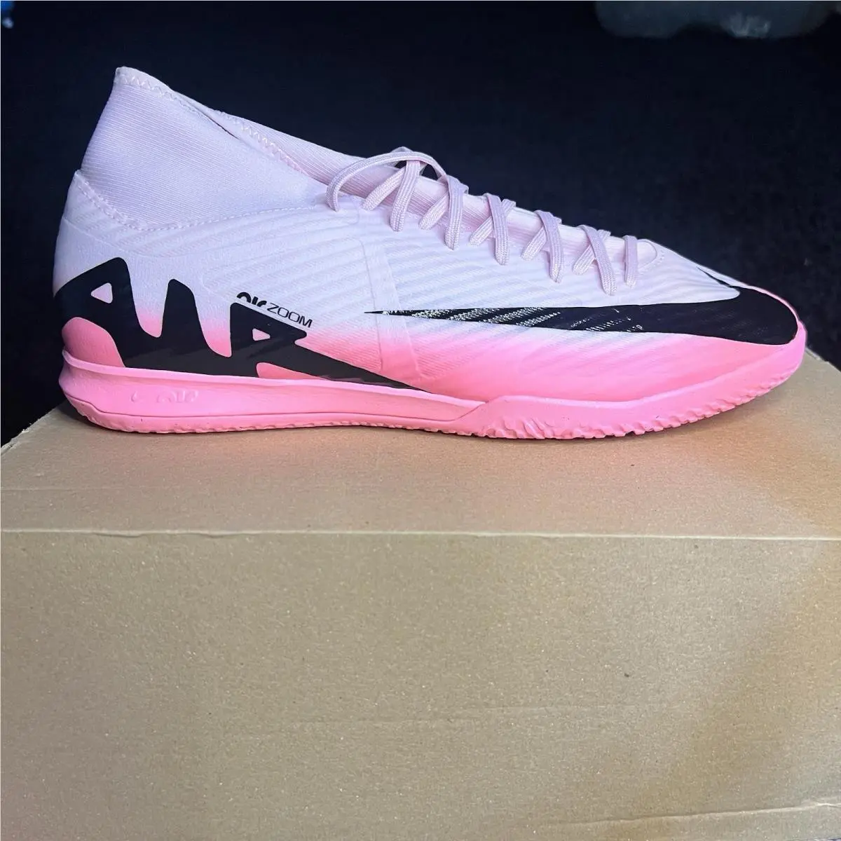 Men’s 11.5 Nike Zoom Superfly 9 Academy IC Mad Brilliance DJ5627-601 Pink Black
