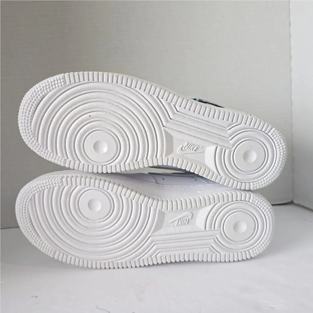 Nike shoes - White 4