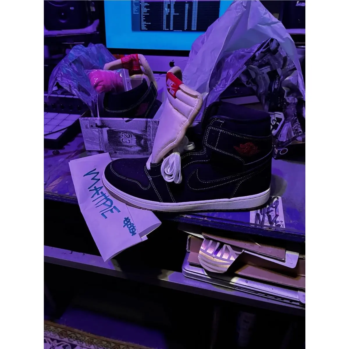 Nike shoes - Air Jordan 1 - Air - II9811-001 - Black 2