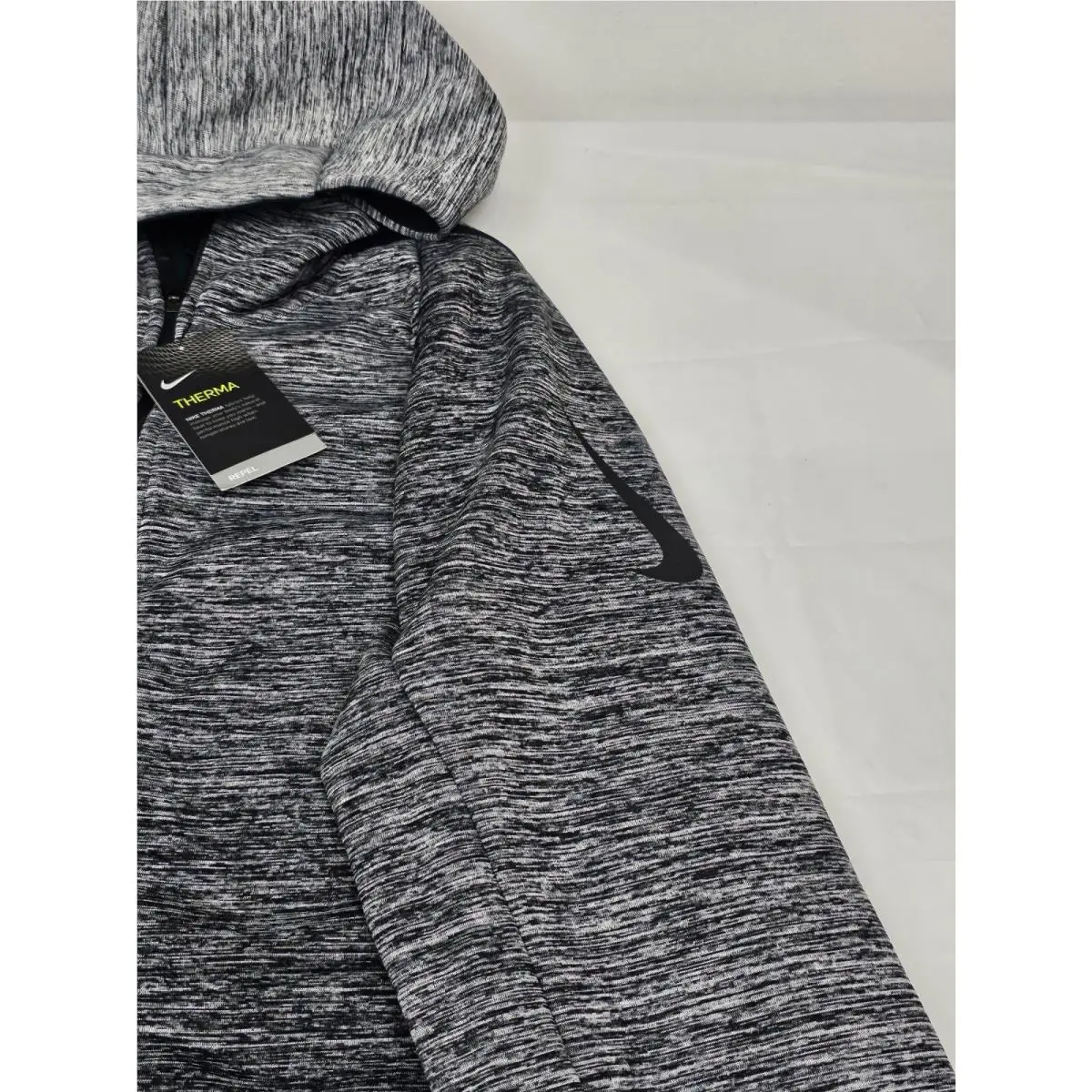 Nike clothing - Therma Sphere Max - Therma Sphere Max - 932038-010 - Gray (UPC: 101887509713) 1
