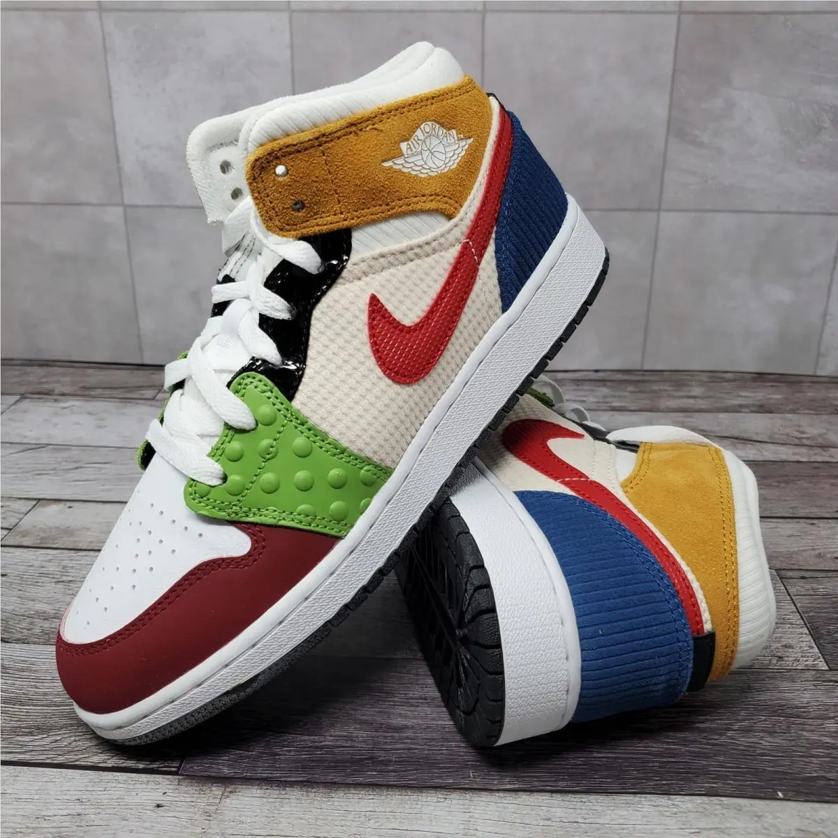 Air Jordan 1 Mid SE GS `messy Room` DR6957-100 Kids Size 6Y White Red Black