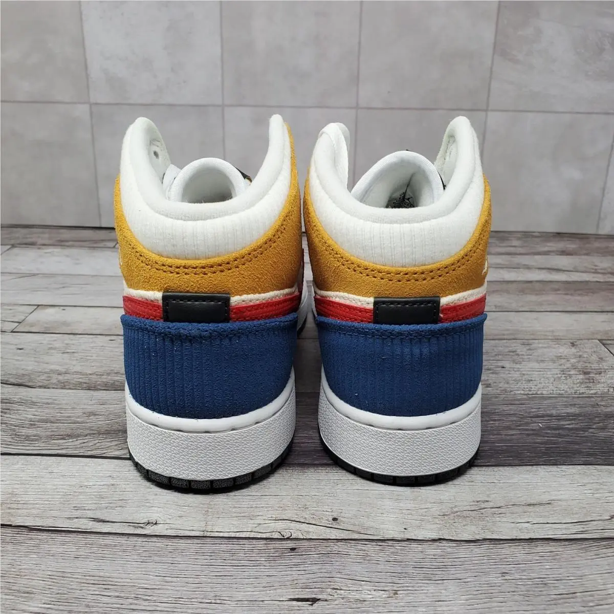 Nike shoes - Air Jordan 1 Mid SE - Multicolor 1