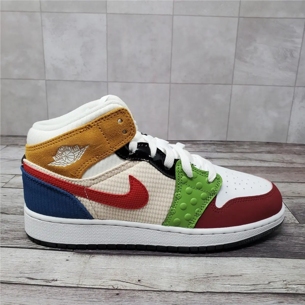 Nike shoes - Air Jordan 1 Mid SE - Multicolor 2