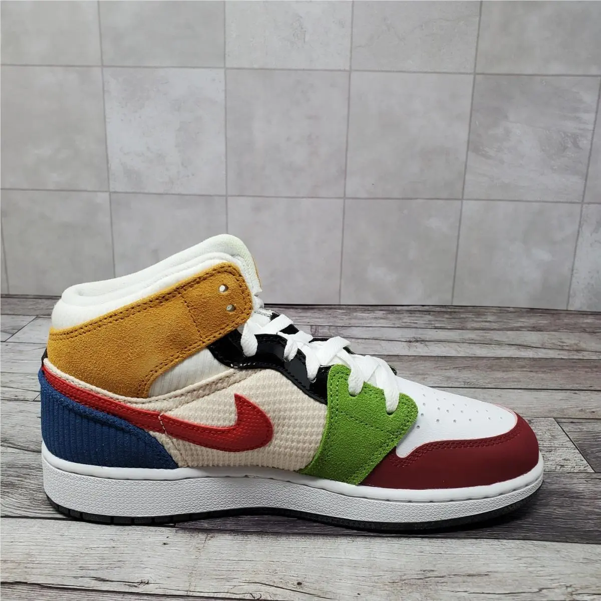 Nike shoes - Air Jordan 1 Mid SE - Multicolor 4