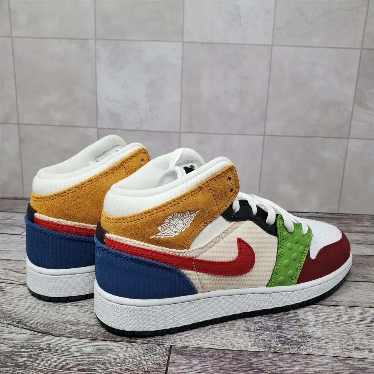 Nike shoes - Air Jordan 1 Mid SE - Multicolor 5