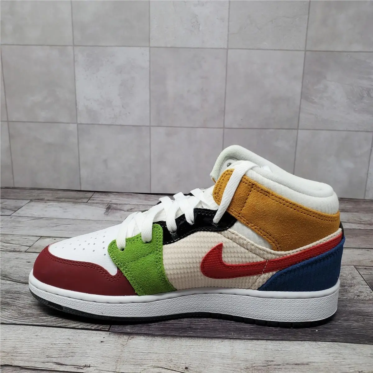 Nike shoes - Air Jordan 1 Mid SE - Multicolor 7
