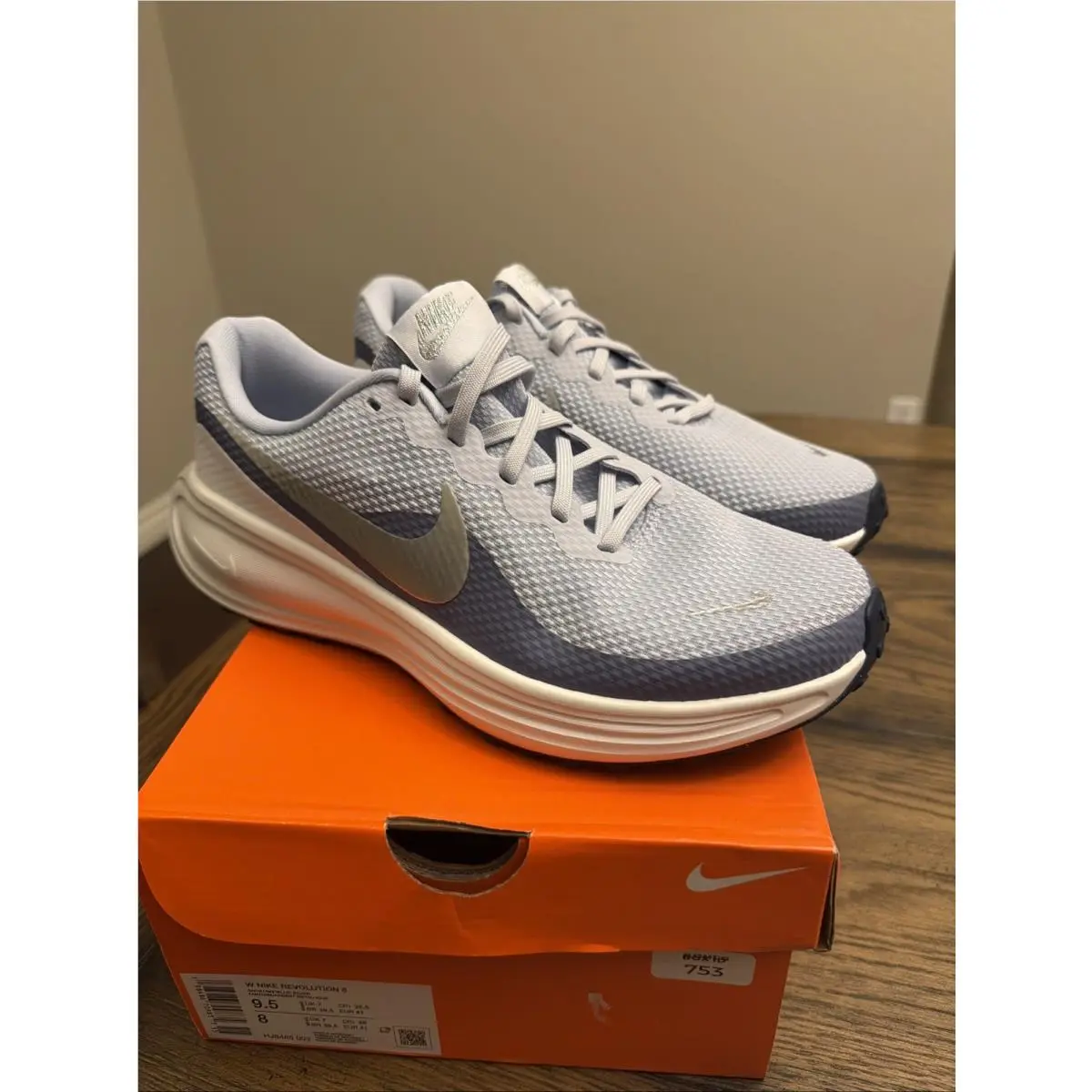 Nike Revolution 8 Womens Sz 9.5 Ghost Metallic Silver HJ8485-003 …R15