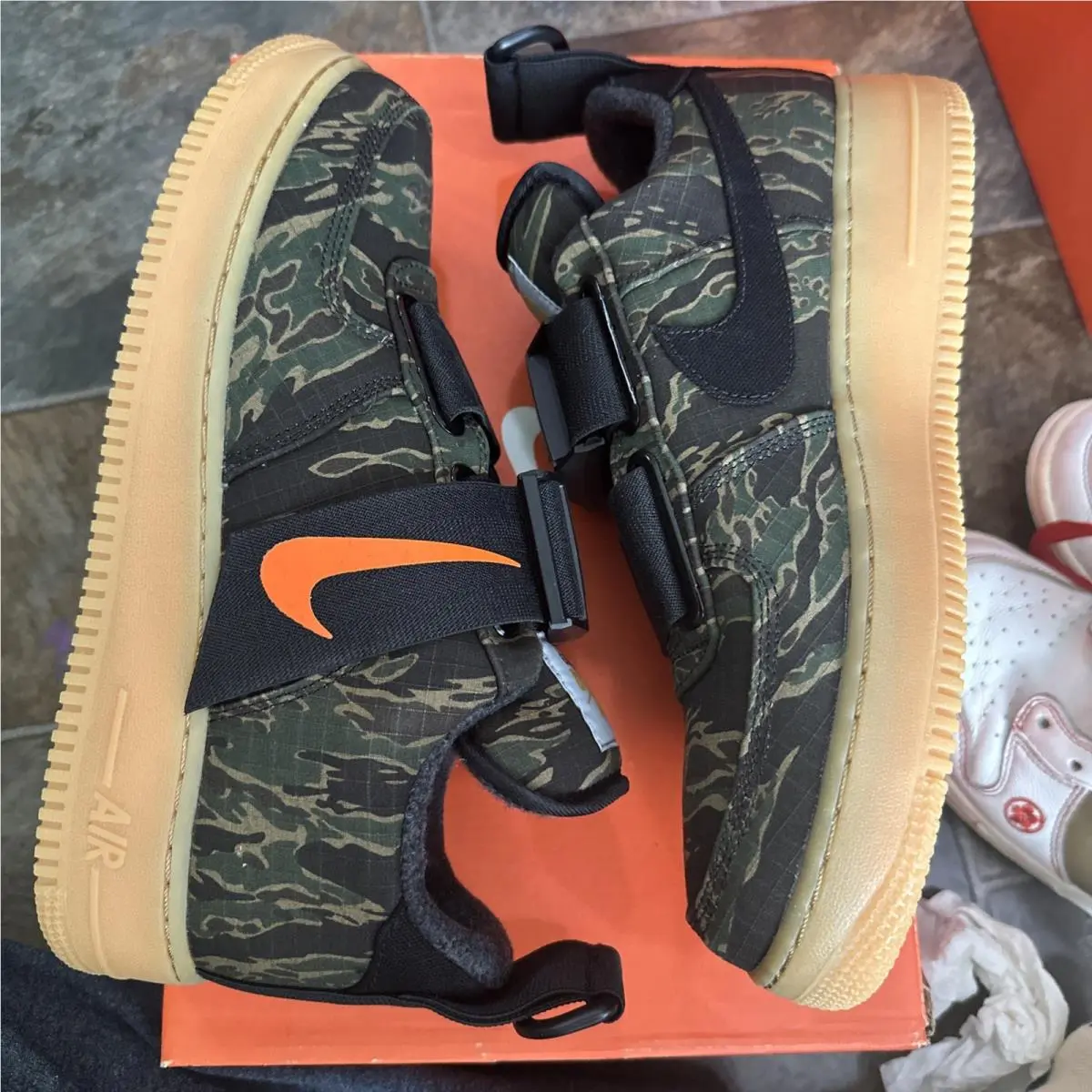 Nike shoes - Carhartt WIP x Nike Air Force 1 Utility Premium - AV4112-300 - Green 4