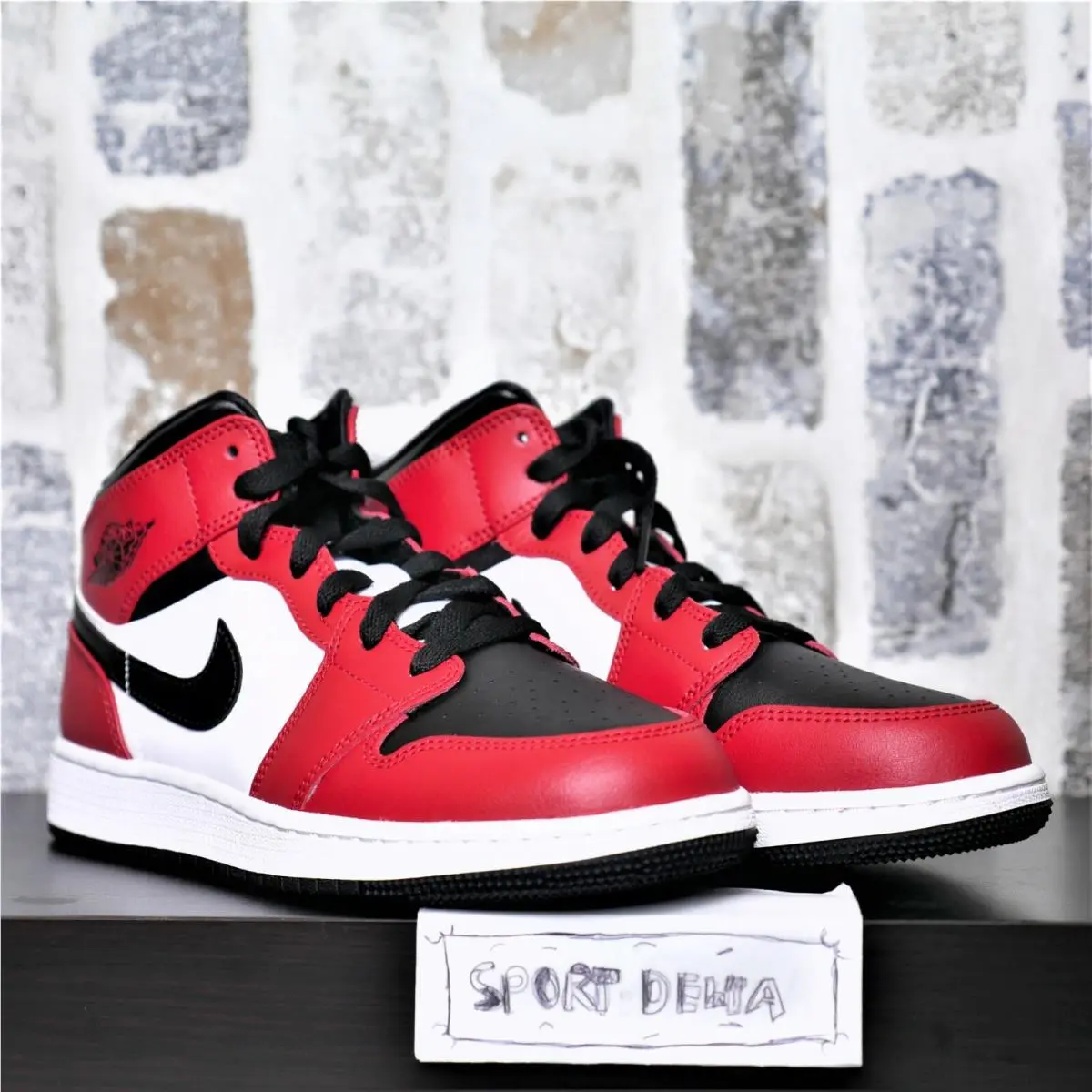 Nike Air Jordan 1 Mid Chicago Black Toe GS 554725-069 GS sz 5Y