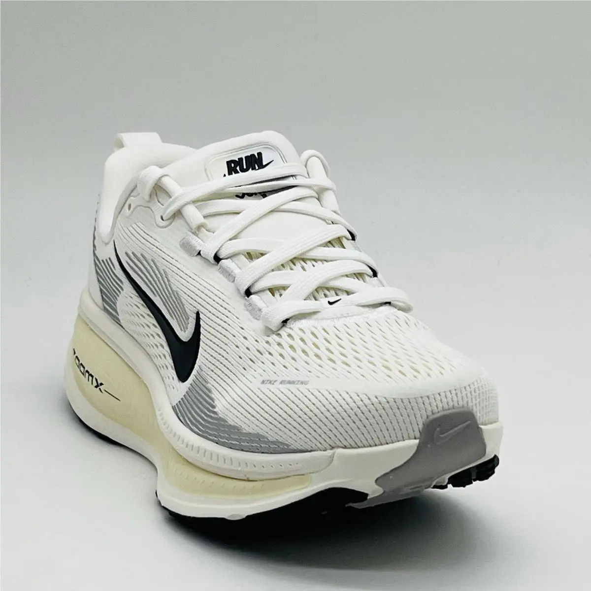 Nike Vomero 18 Wide Summit White Black Shoe IF0515 103 Womens Size 6 Sneaker