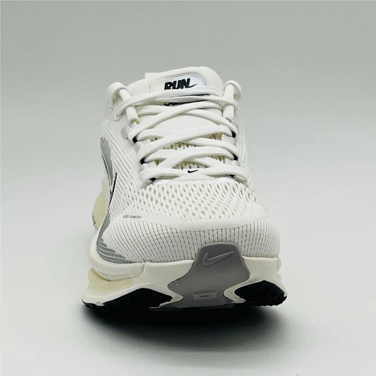 Nike shoes - Nike Vomero 18 - Vomero - IF0515 103 - White 3