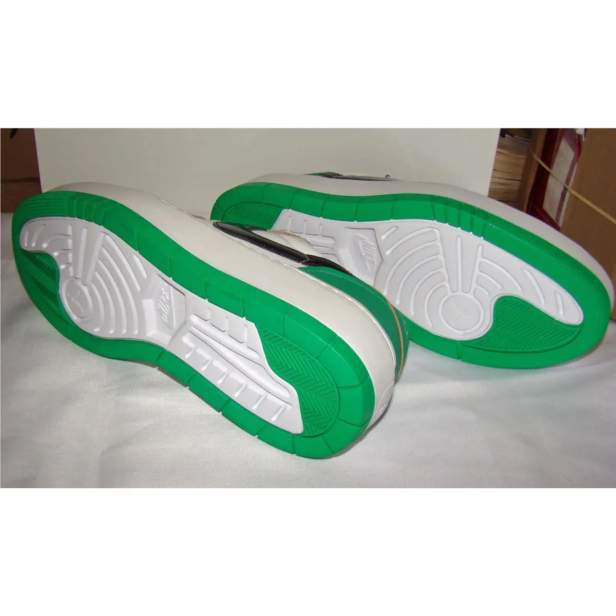 Nike shoes - Air Jordan 1 Low SE - DQ8394301 - Green, Black, White (UPC: 196151820847) 7