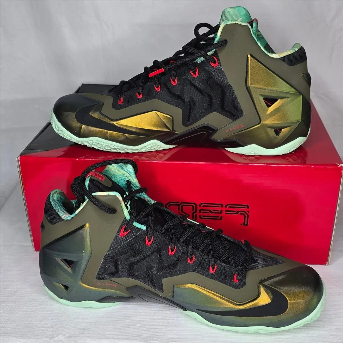 Nike Lebron XI Kings Pride Black Gold Men’s Basketball Shoes Sz 15 DS 2013