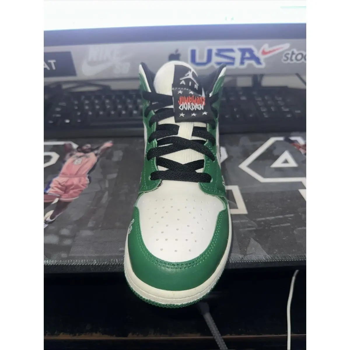 Nike shoes - Air Jordan 1 Mid SE - Green (UPC: 197859259663) 1