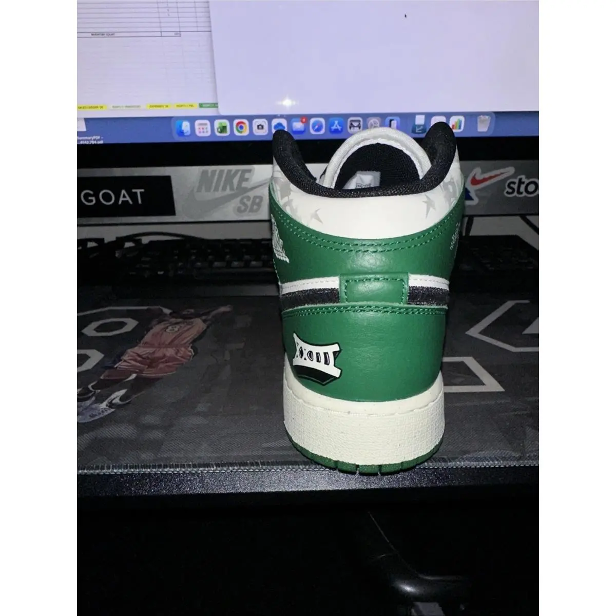 Nike shoes - Air Jordan 1 Mid SE - Green (UPC: 197859259663) 2