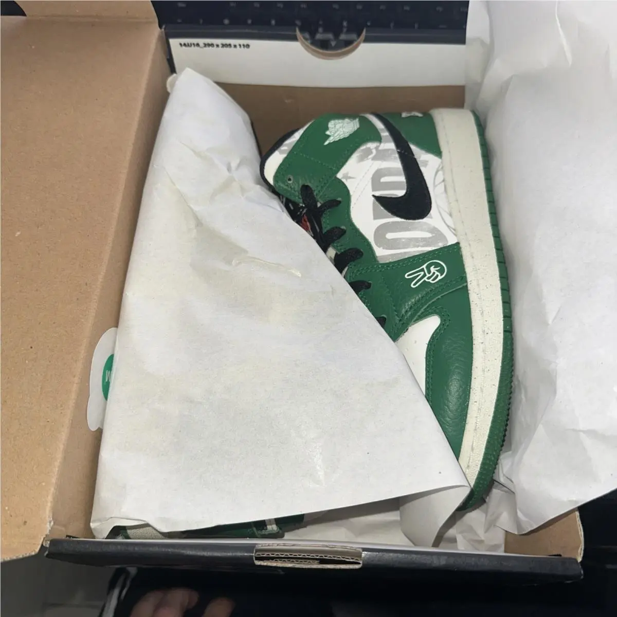 Nike shoes - Air Jordan 1 Mid SE - Green (UPC: 197859259663) 4
