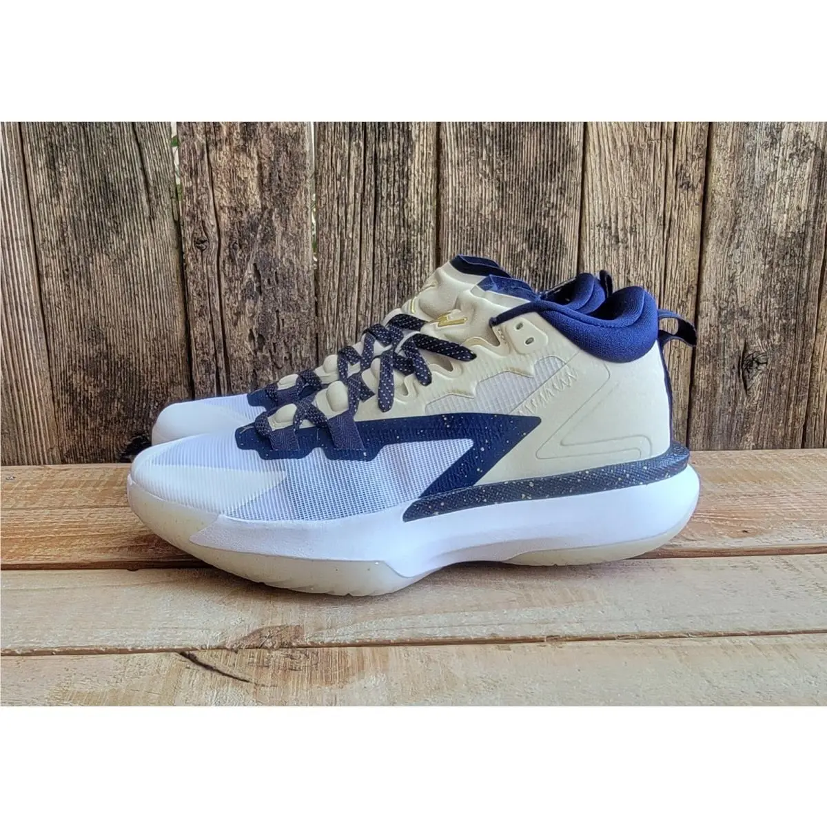 Nike Air Jordan Zion 1 Pelicans Fossil Men`s Size 8.5 Navy Blue Gold DA3130 241