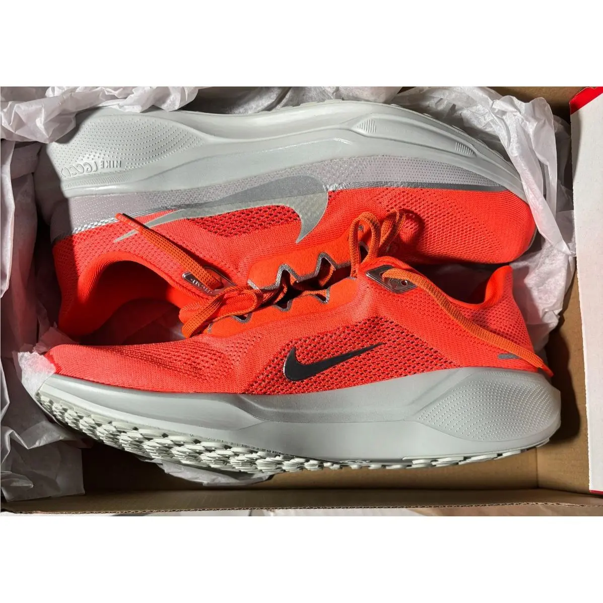 Nike shoes - Orange (UPC: 197600674998) 3