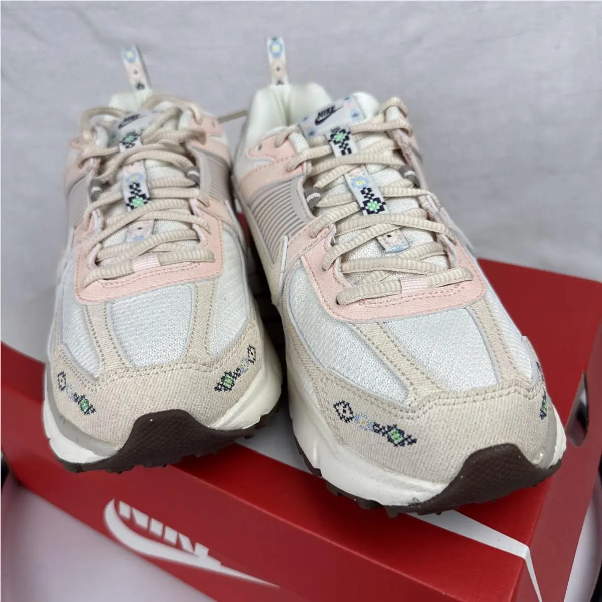 Nike shoes - Nike Vomero 5 - Vomero - Pink 9