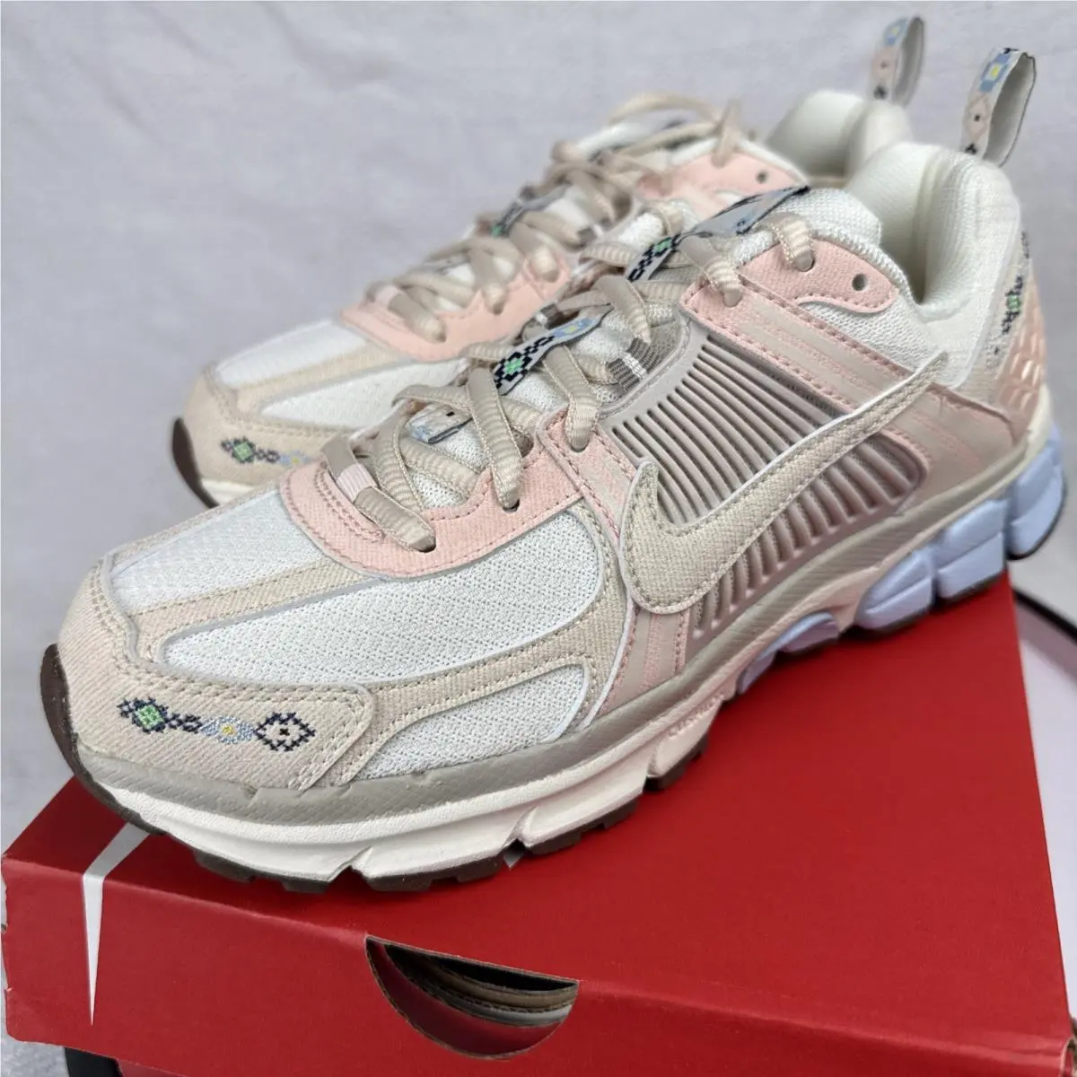 Nike shoes - Nike Vomero 5 - Vomero - Pink 8