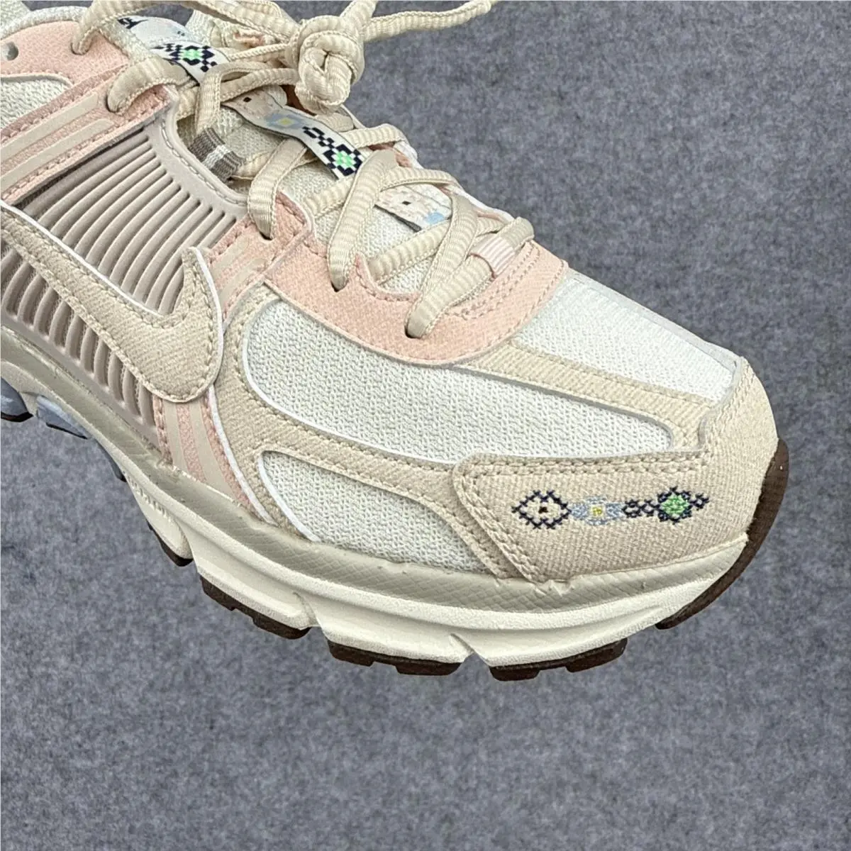 Nike shoes - Nike Vomero 5 - Vomero - Pink 0