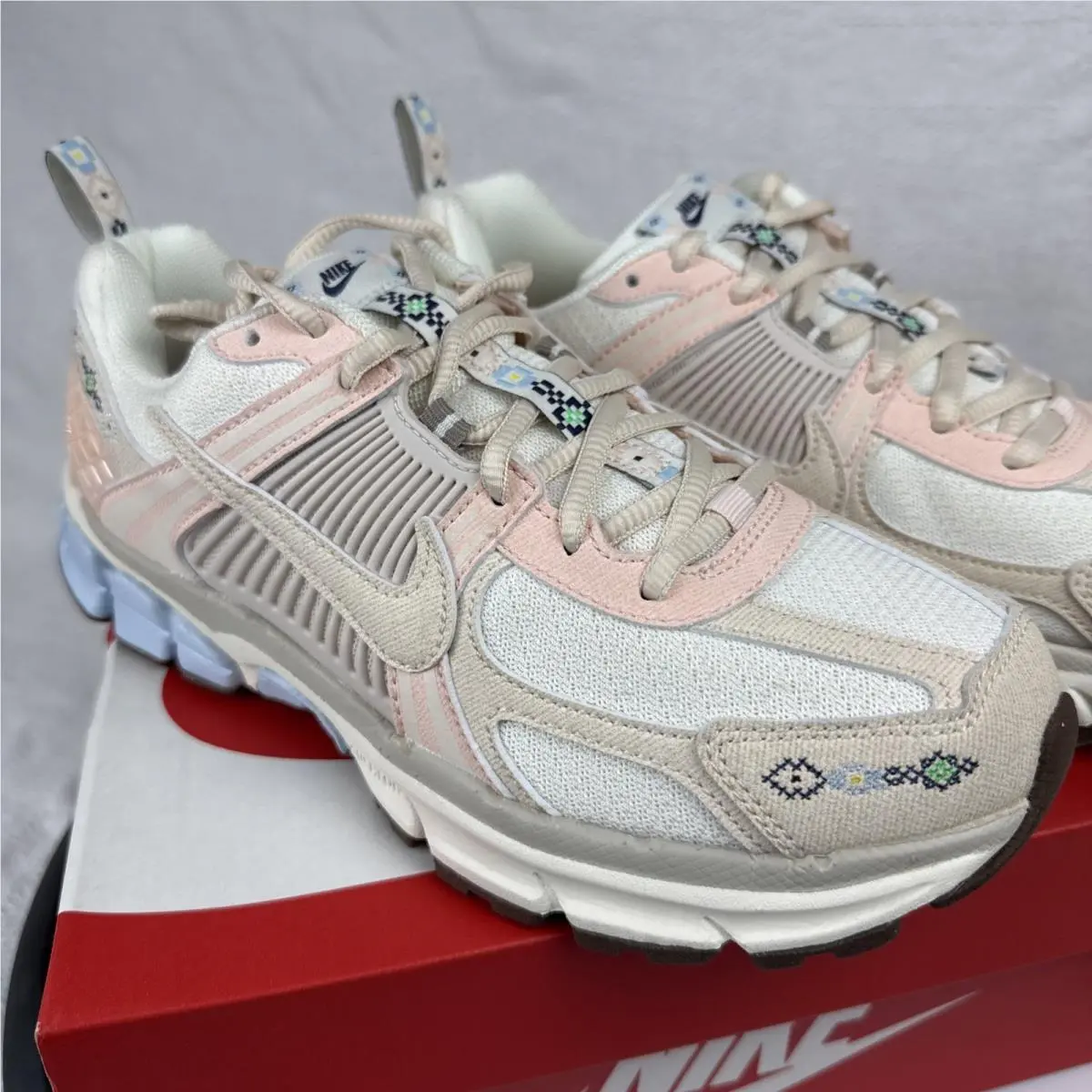 Nike shoes - Nike Vomero 5 - Vomero - Pink 4