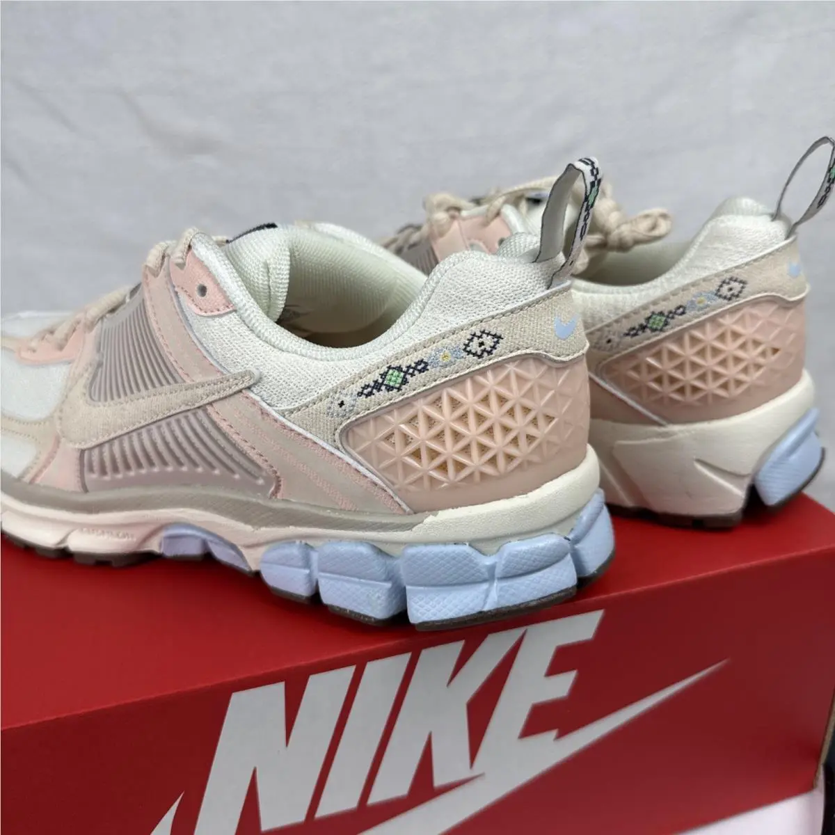 Nike shoes - Nike Vomero 5 - Vomero - Pink 7