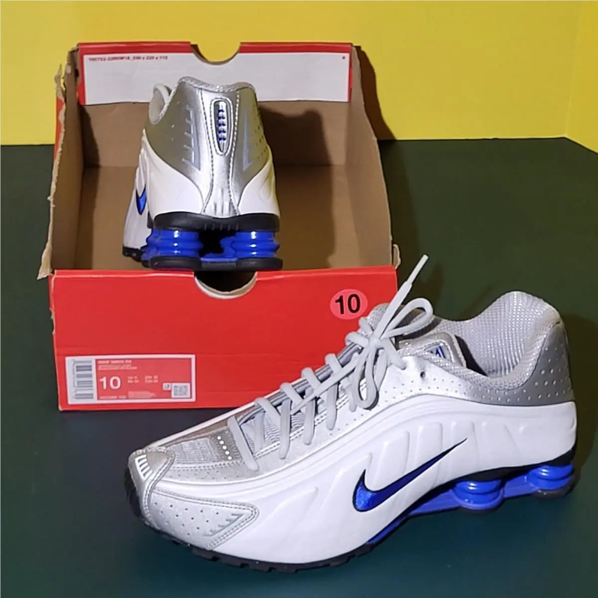 Nike Shox R4 Orlando Shoes White Silver Royal Black Mens Sz 10 HQ1988-100