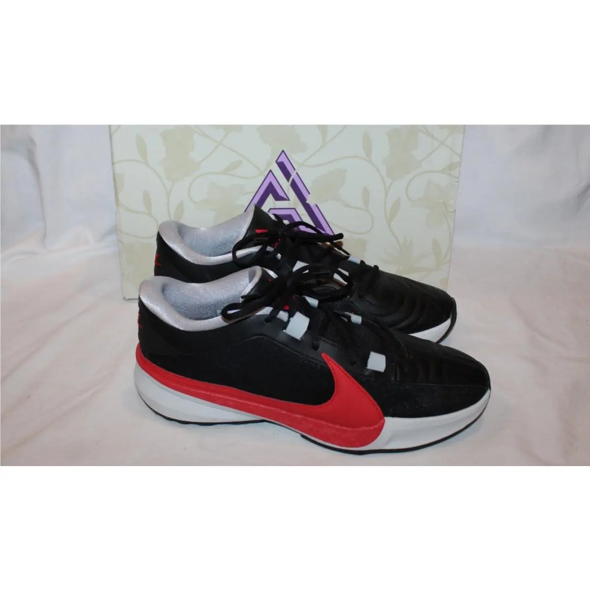 Nike Mens Air Zoom Freak 5 Basketball Shoes Size 12 Black Red Giannis EW