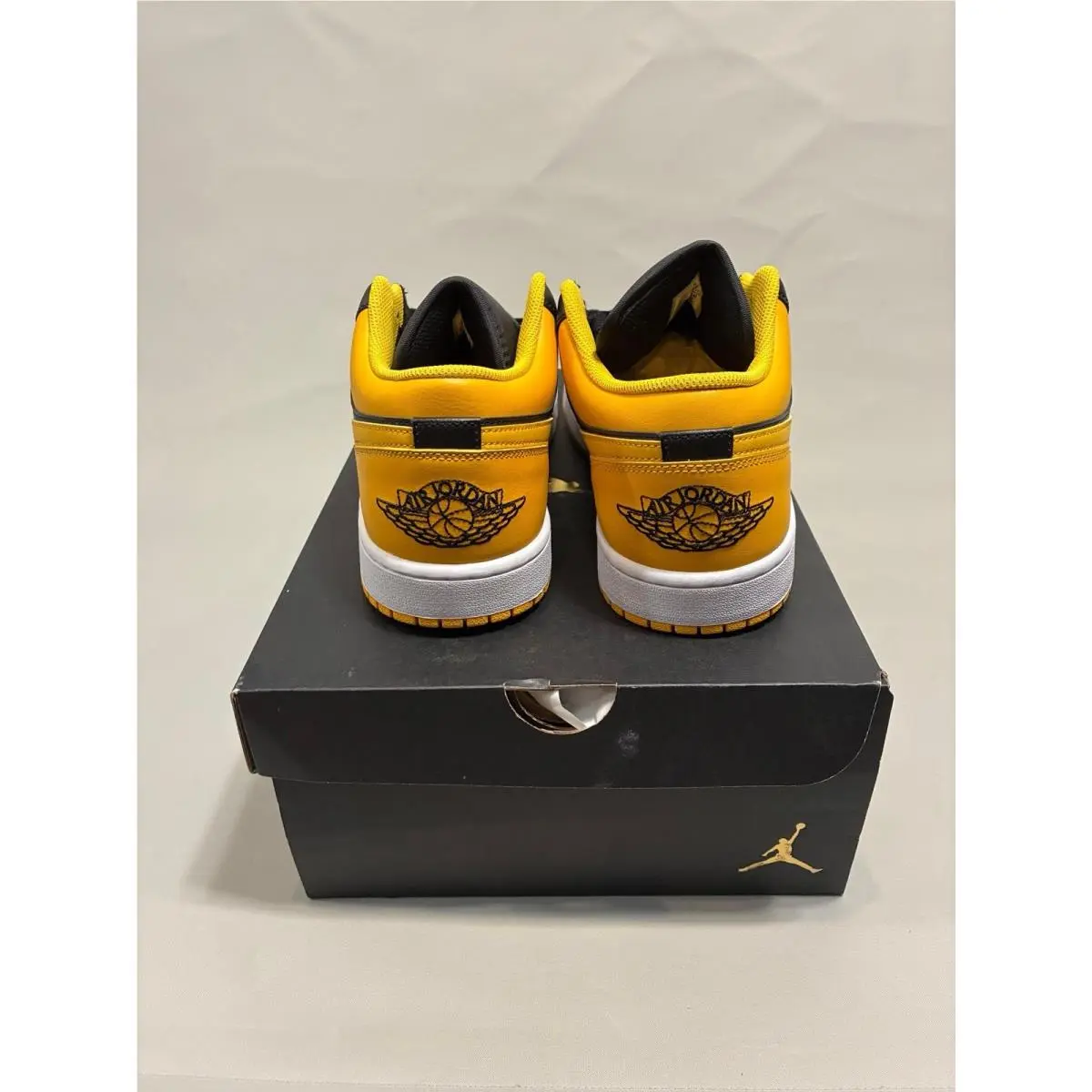 Nike shoes - Nike Air Jordan 1 - Air - 553560-072 - Yellow 2