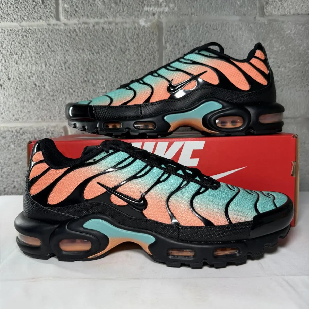 Nike shoes - DM0032022 - DM0032-022 - Black/Black-Aurora Green 0