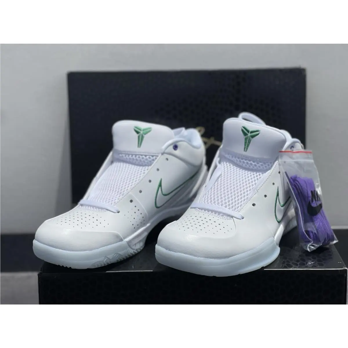 Nike Kobe Draft Day Size 10.5 Milwaukee Bucks Colorway