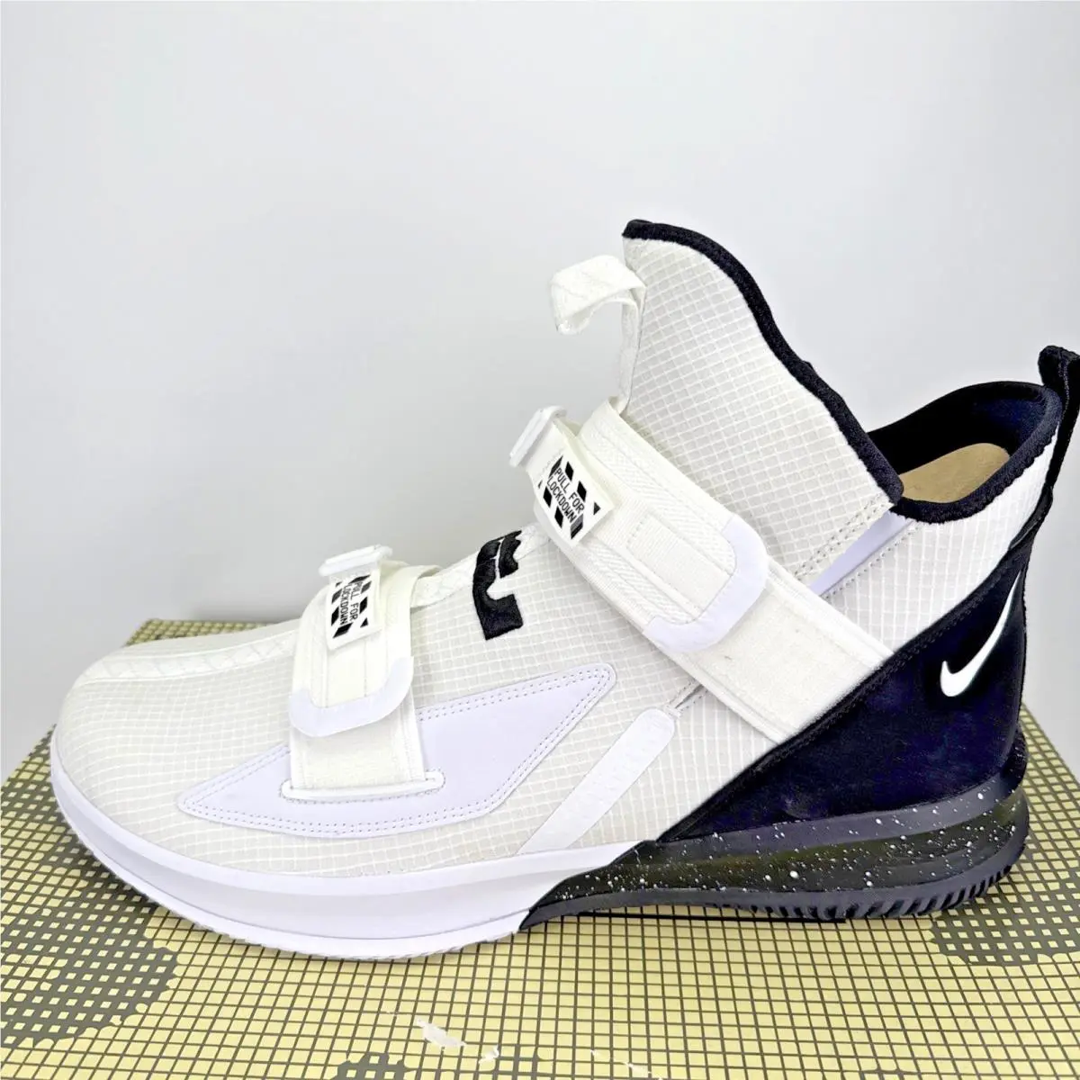 Nike Lebron Soldier Xiii 13 Sfg LS-13 Men Sz 18 Basketball Shoe CN9809-113 White