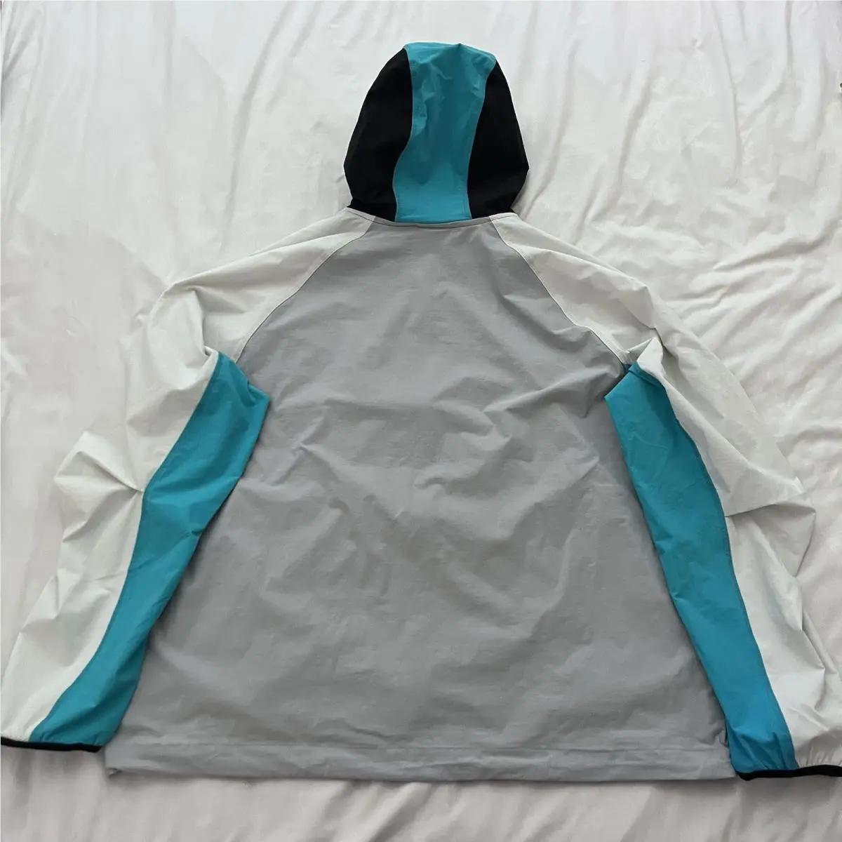 Nike clothing - Nike Tech Windrunner - Tech Windrunner - IB8956 010 - Multicolor (UPC: 198482616175) 3