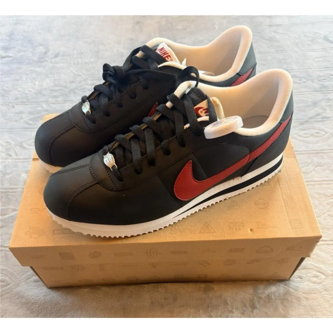 2008 Nike Cortez Basic Leather `06 Black Varsity Red White Sz 10 316418-061 Box
