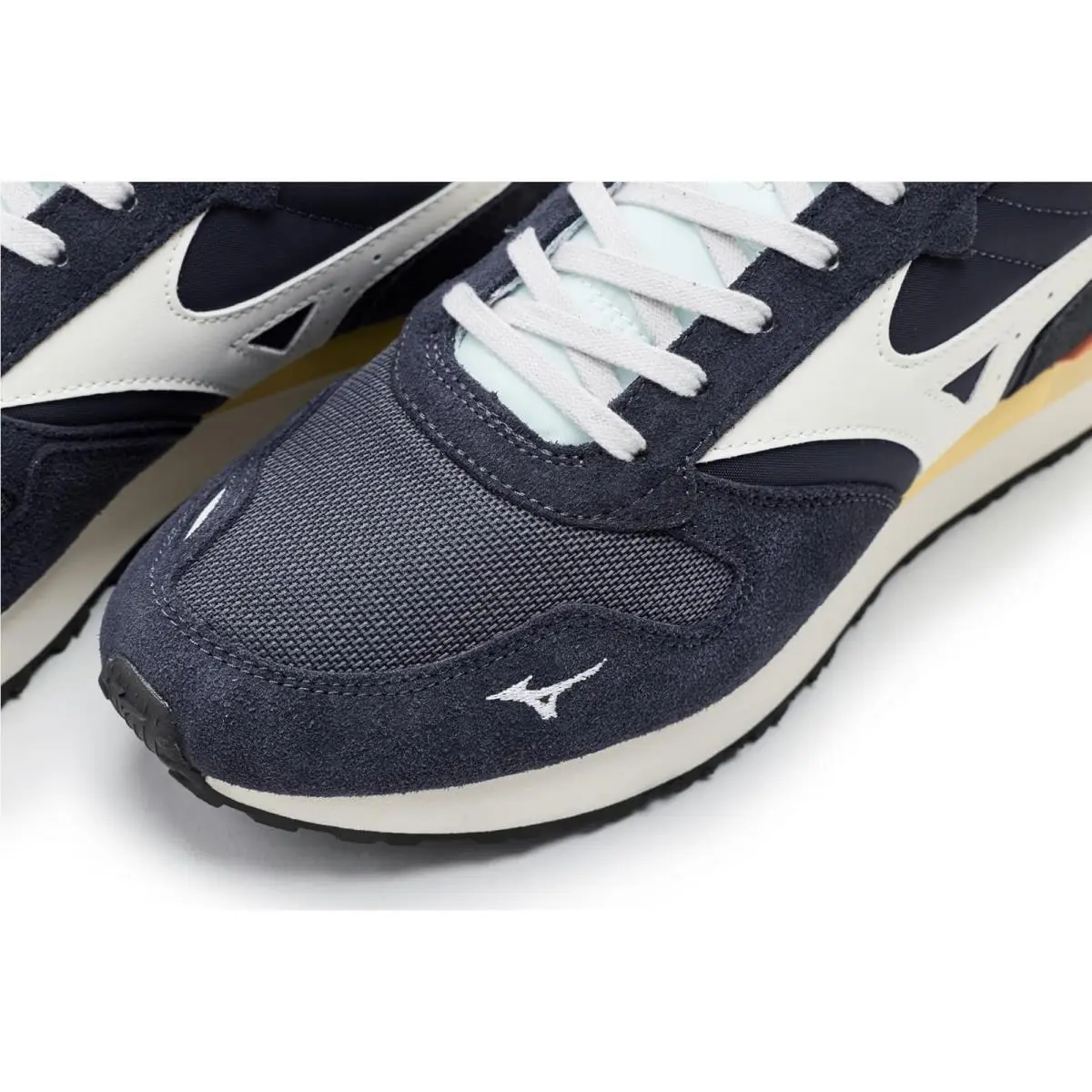 Mizuno shoes - Black Sand/Summer Sand 32