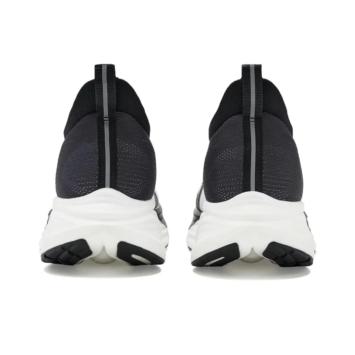 Mizuno shoes - Black/Gold 12