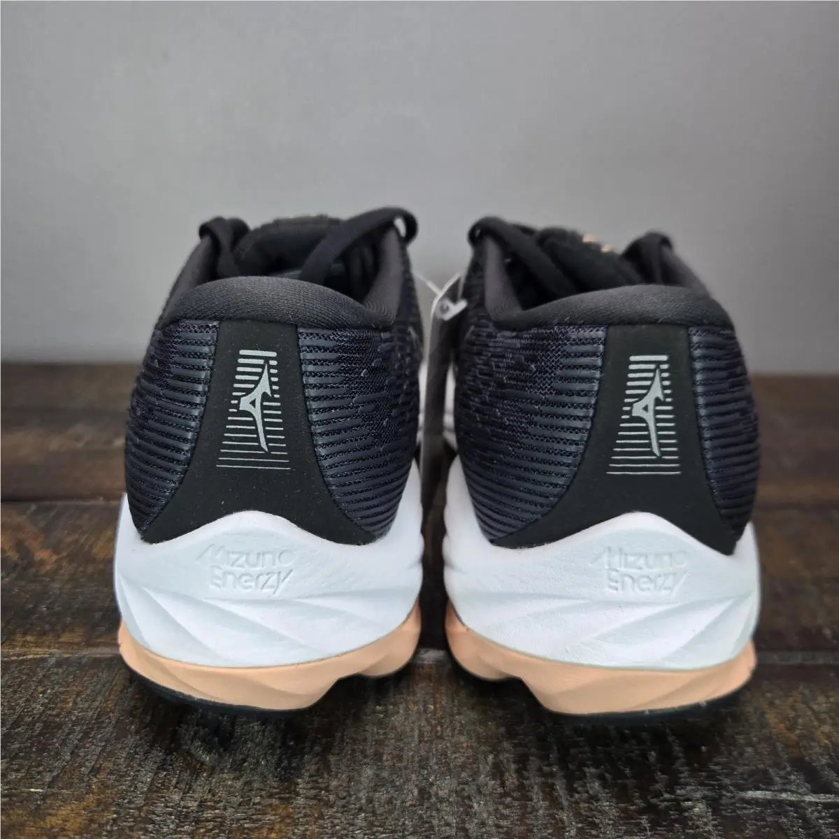 Mizuno shoes - Mizuno Wave Inspire 18 - Wave Inspire - Black 2
