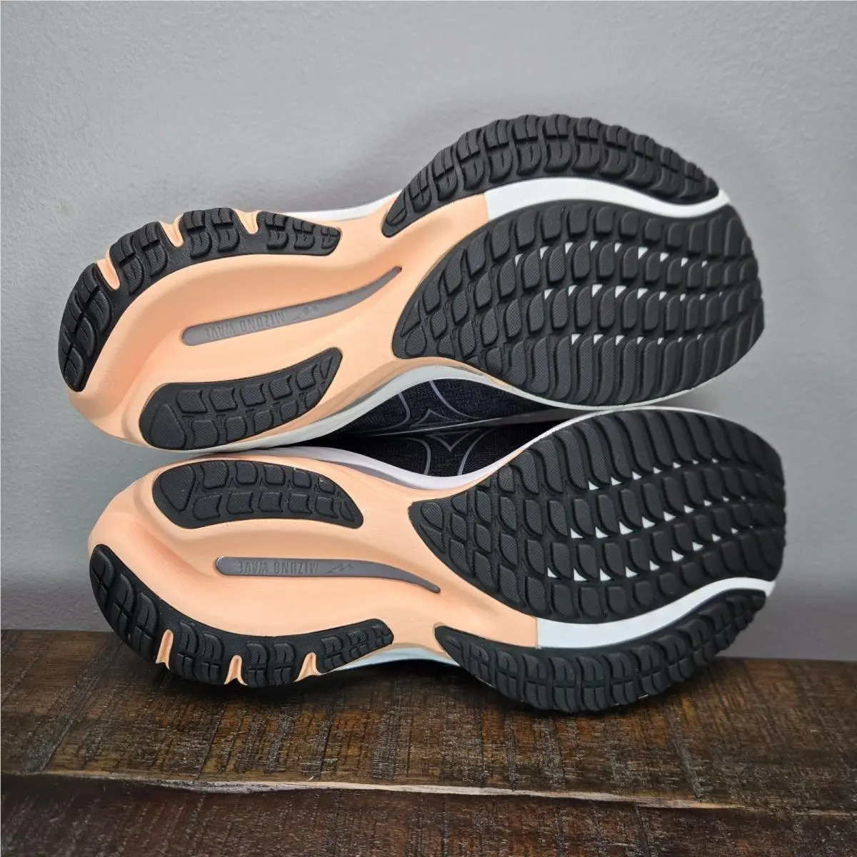 Mizuno shoes - Mizuno Wave Inspire 18 - Wave Inspire - Black 7
