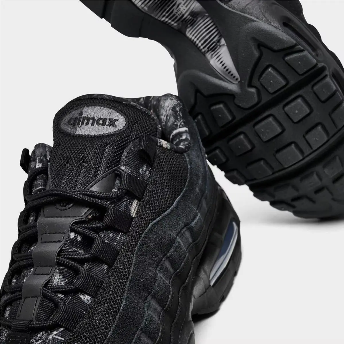 Nike shoes - IQ0302 010 - Black/Dark Smoke Grey/Metallic Cool Grey/Black 4