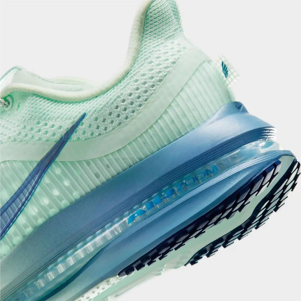 Nike shoes - HQ2593 301 - Barely Green/Work Blue/Football Grey/Blue Void 4