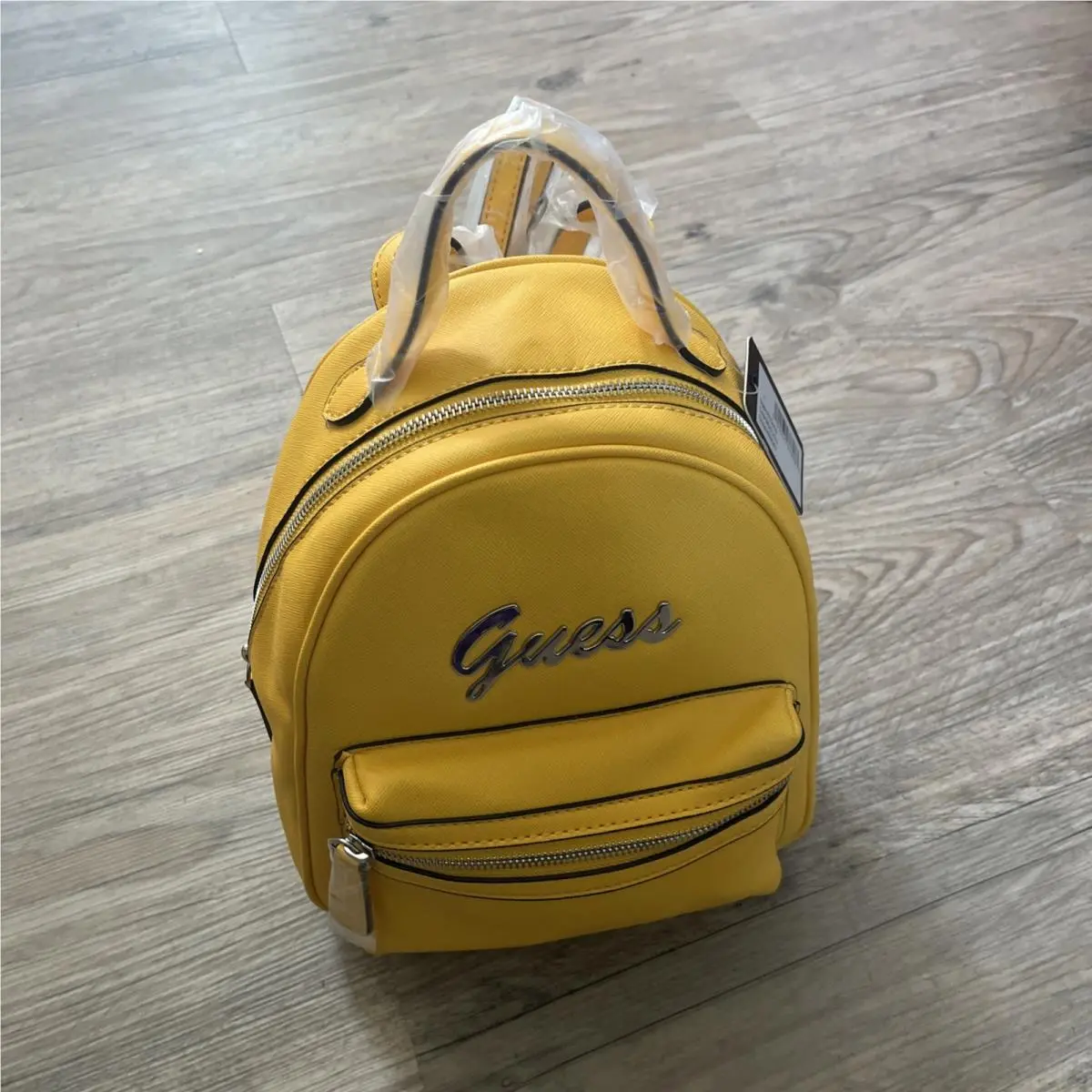Guess Hendry Women’s Sz S Backpack Mustard Yellow Mini Book Bag Day Bag VY754429