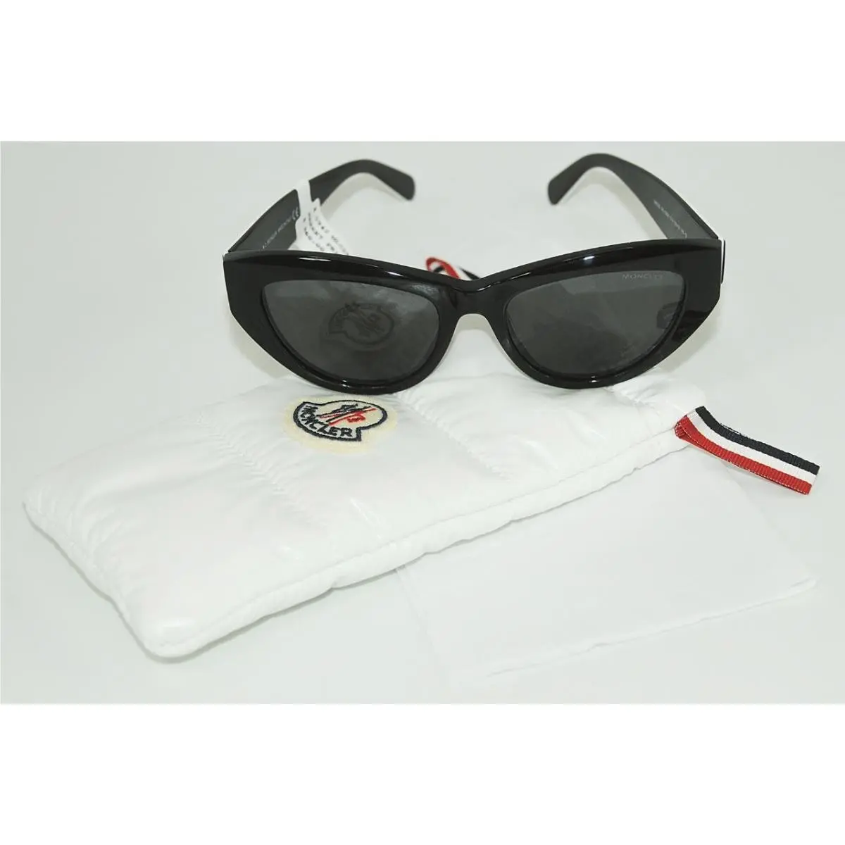 Moncler Black Cat‑eye Sunglasses ML0258 w/ White Puffer Case Paperwork