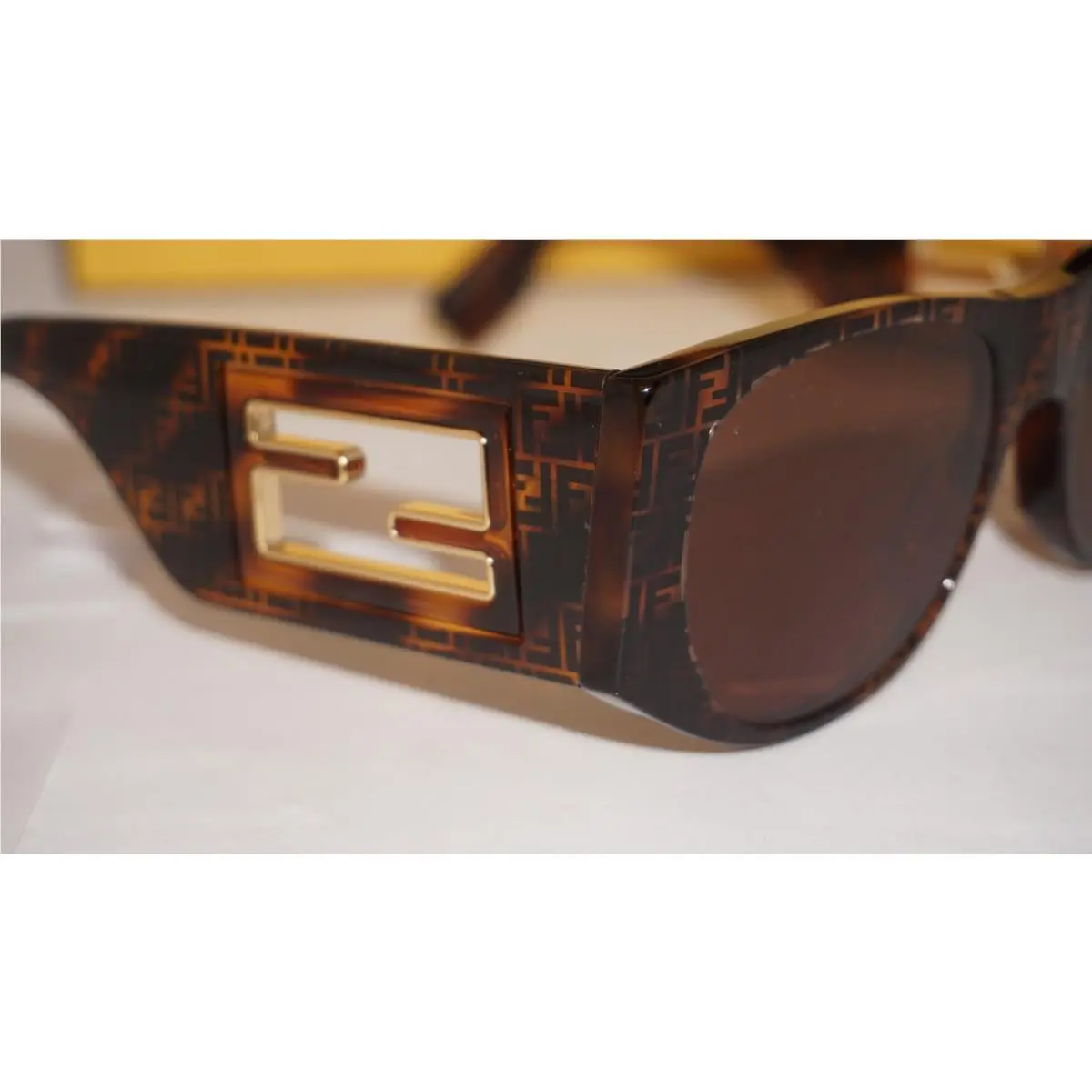 Fendi Sunglasses FE40109I 55E Tortoise Imprint Fendi Brown 54 18 145
