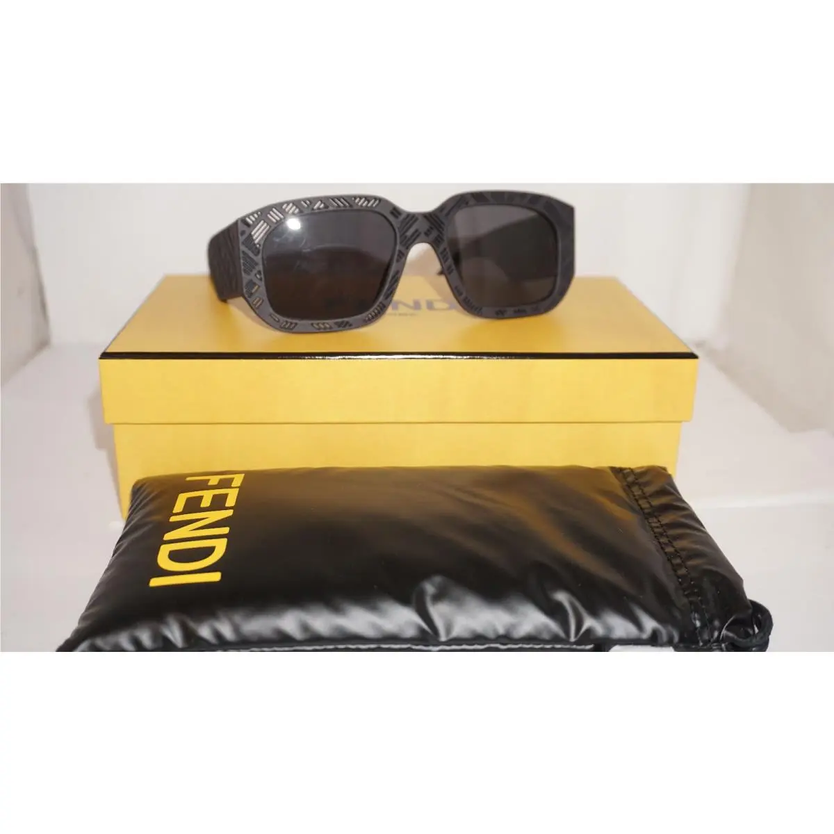 Fendi Sunglasses FE40113I 02A Matte Black Grey 52 19 145