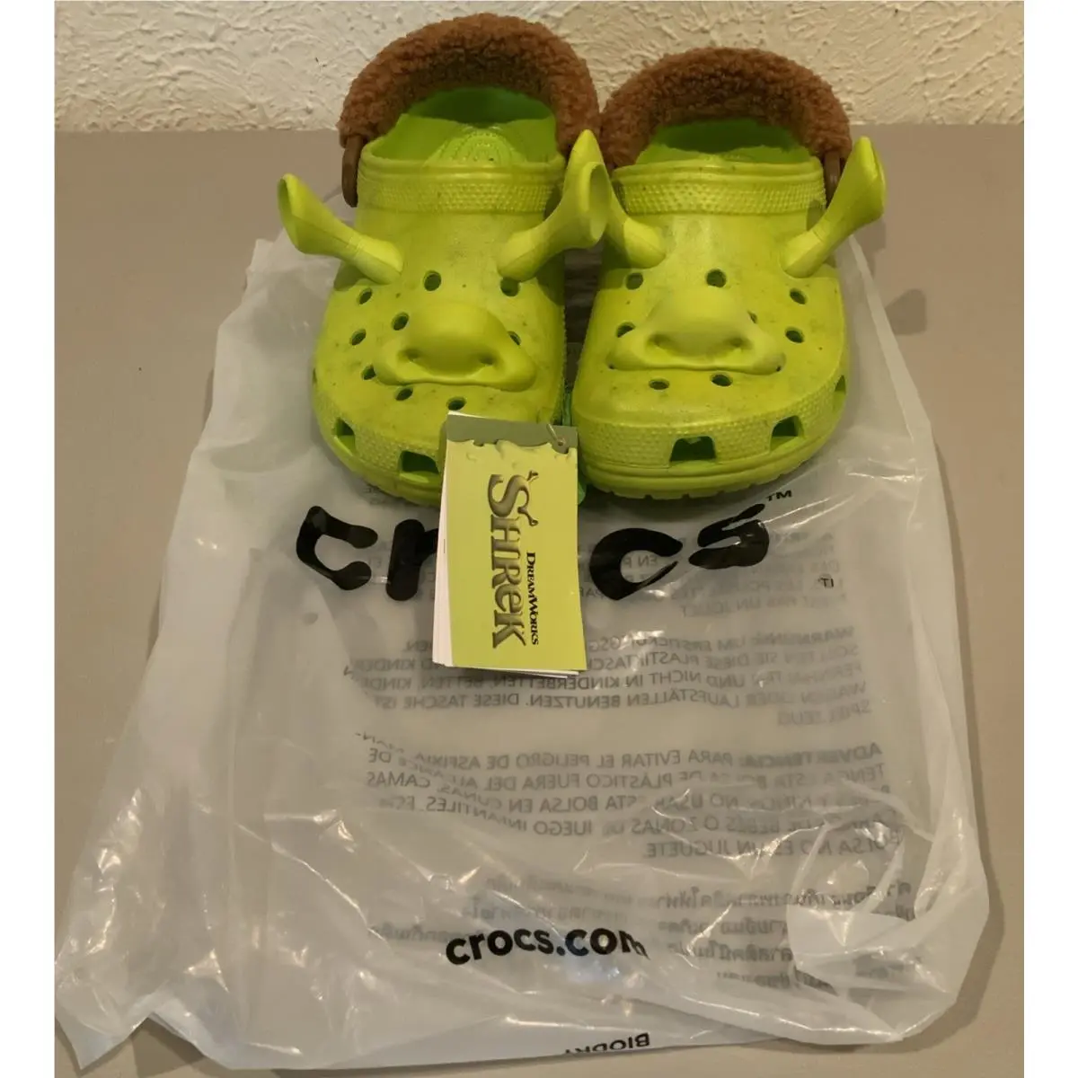 Crocs x Dreamworks Shrek Classic Clogs Green Kid’s J 3 + Bag