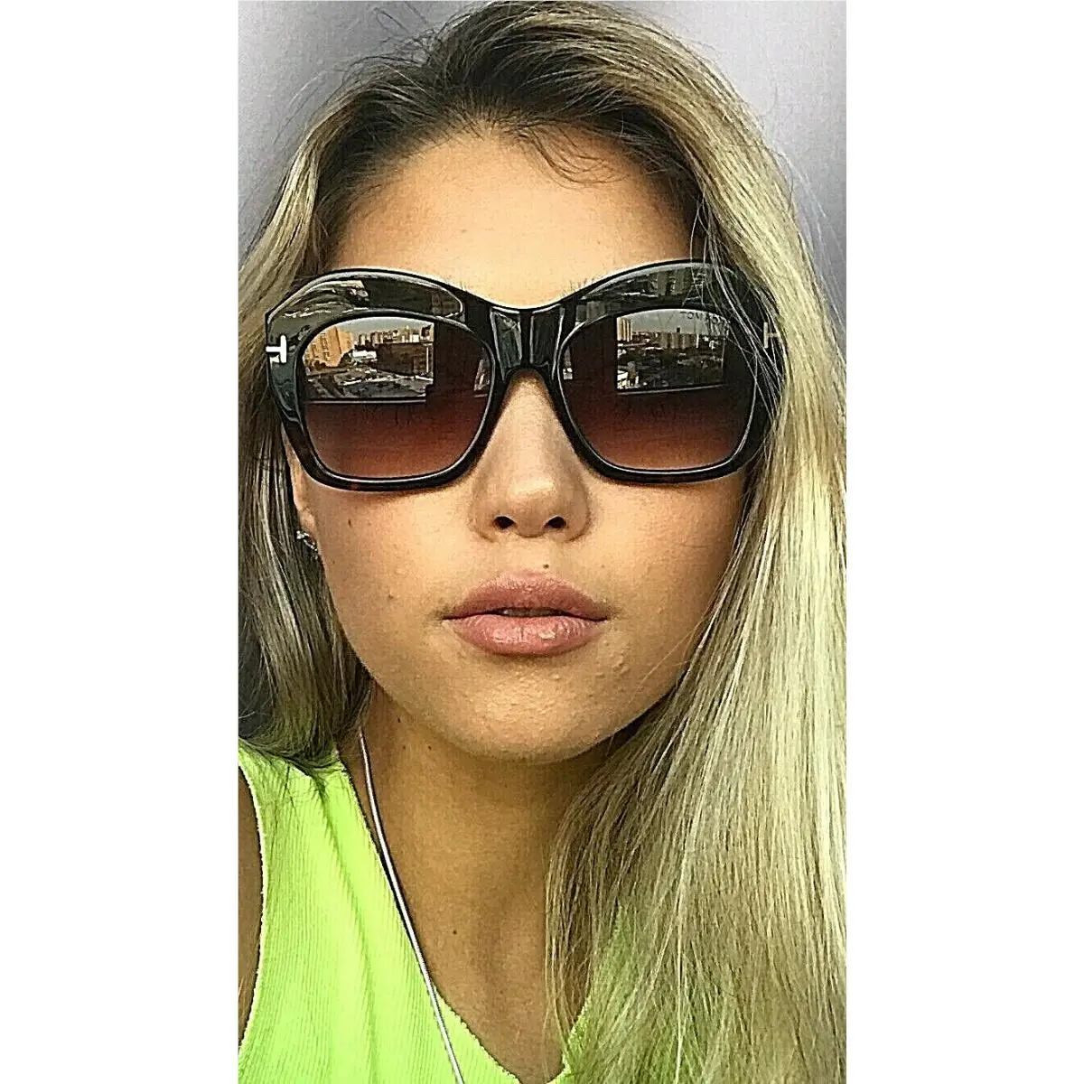 Tom Ford Women`s Sunglasses Tortoise Oversized Glamour Mysterious Look
