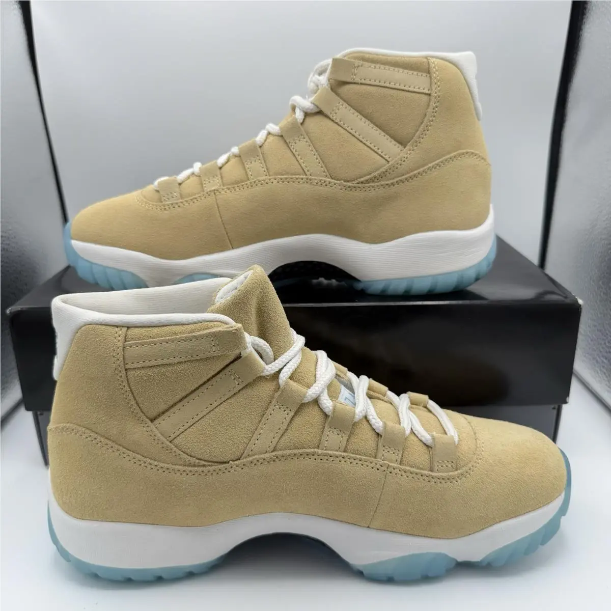 Nike shoes - Air Jordan 11 - Air - IO8960-707 - Beige 0